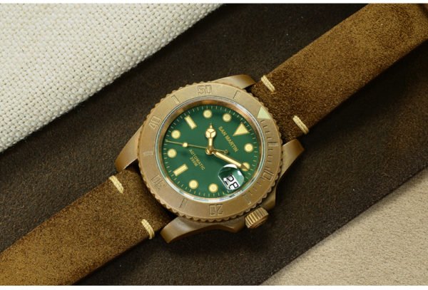 Bronze Watch San Martin bronze dive watch with date window and 200 meters waterproof SN017-Q